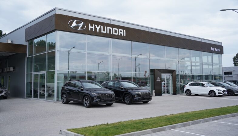Оформление фасада автосалона Hyundai