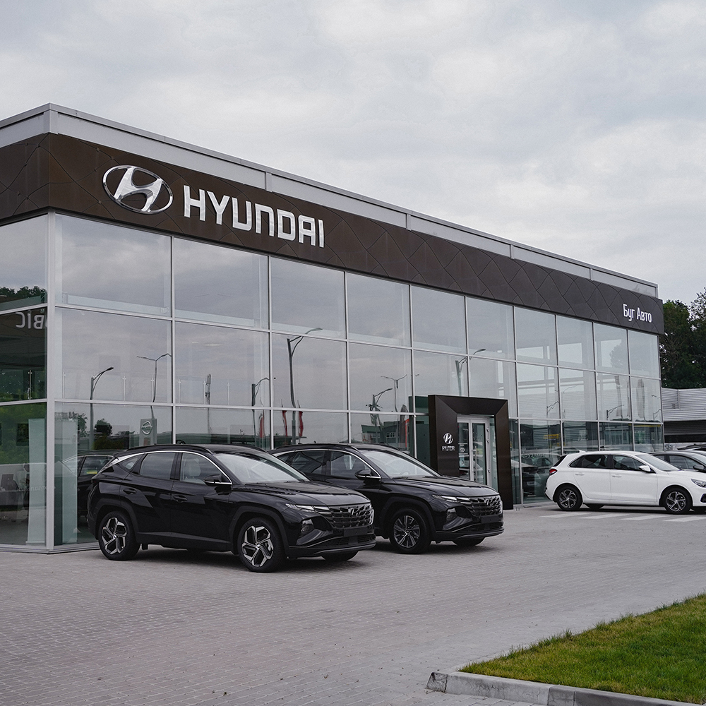 Засклення фасаду автосалону Hyundai, виконане компанією LUVIN